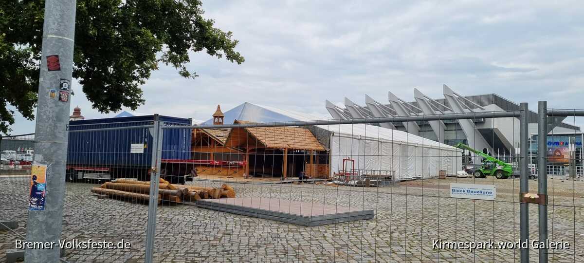 Freimarkt: Aufbau Almhütte 10.09.2022