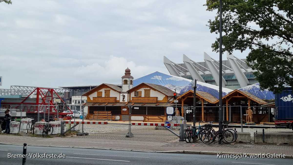Freimarkt: Aufbau Almhütte 10.09.2022
