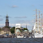 Hafengeburtstag Hamburg vom 9. bis 12. Mai 2024 zeigt große Schiffsvielfalt