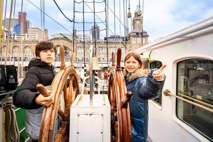Den 835. Hafengeburtstag Hamburg vom 9. bis 12. Mai 2024 mit Kinderaugen sehen
