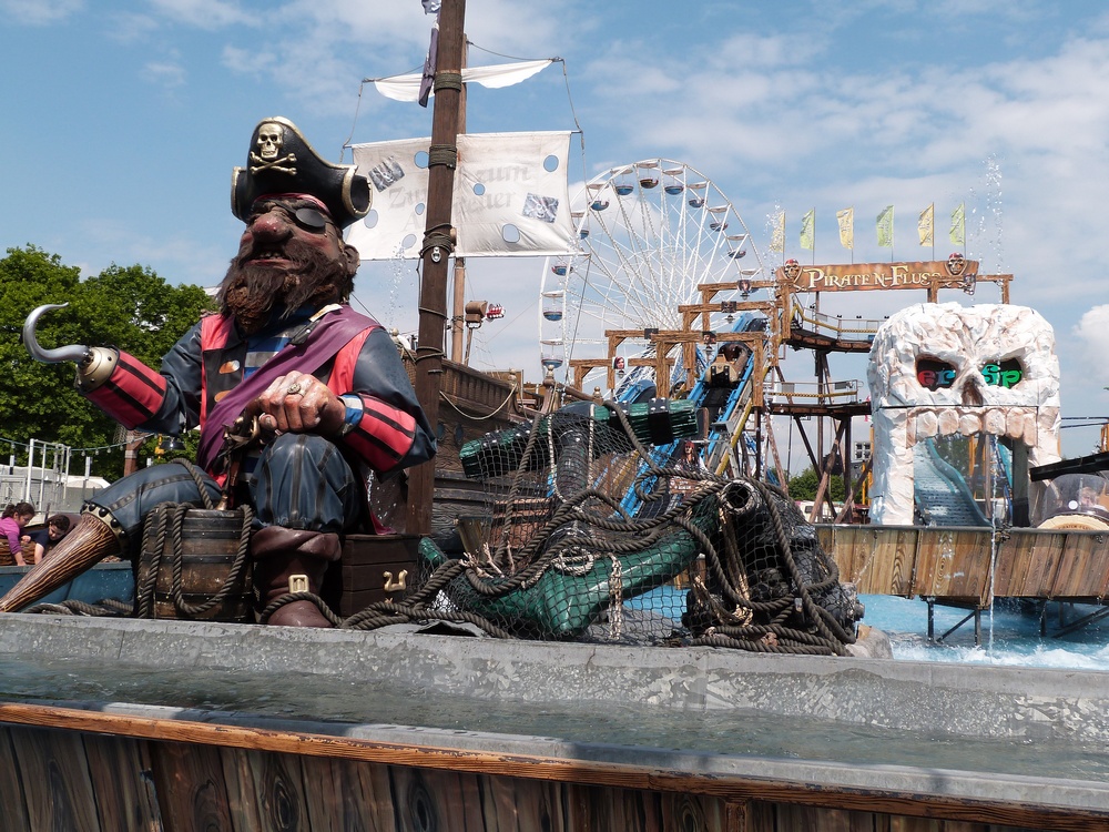 Die Wildwasserbahn „Piratenfluss“ auf dem Bremer Freimarkt 2